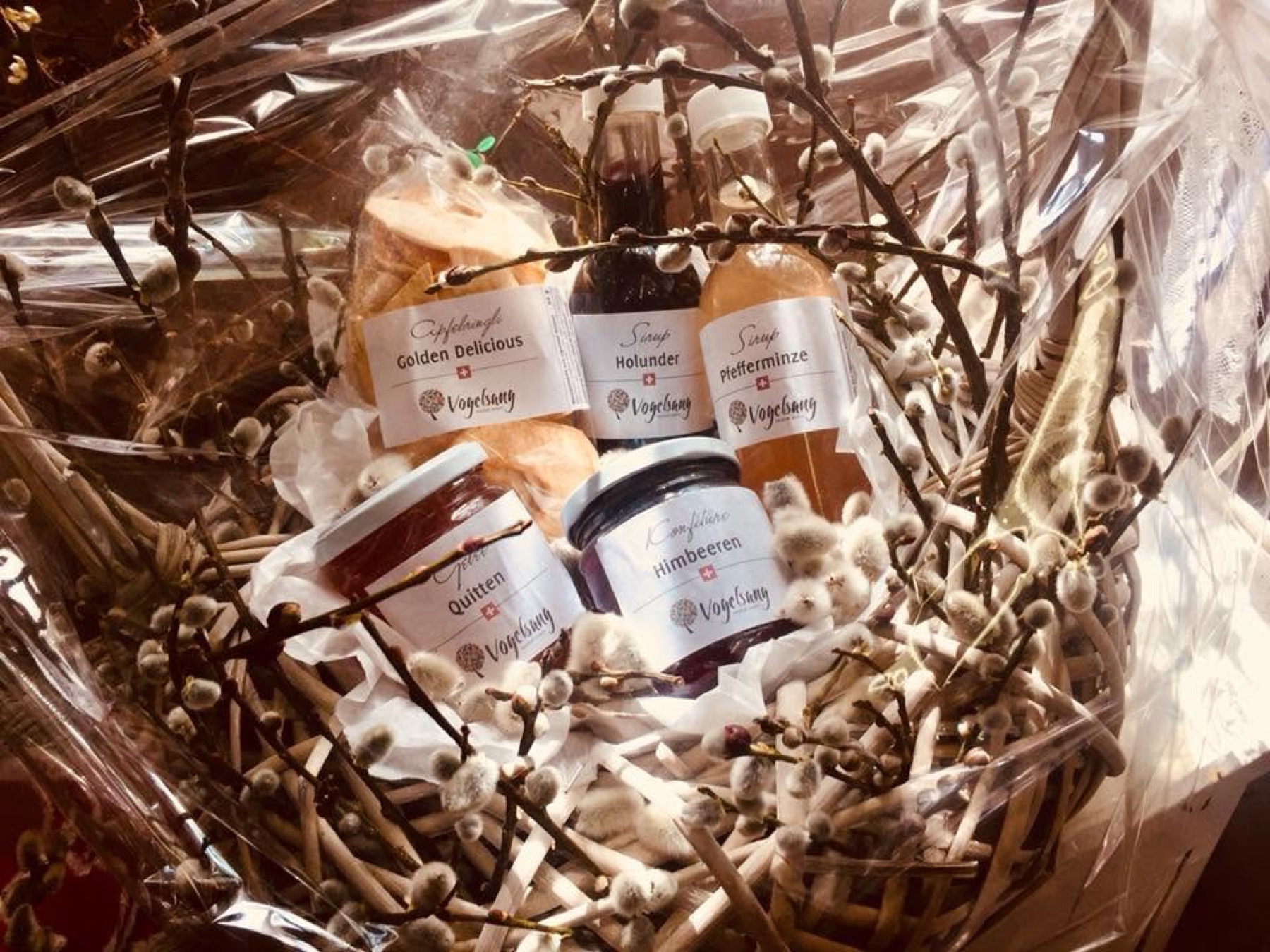 Geschenkkorb mit hausgemachten Spezialitäten